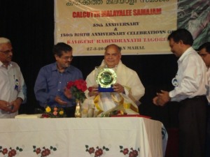 Anniverssary-2011-felicitation-to-Kalamandalam-Sankaranarayan (2)